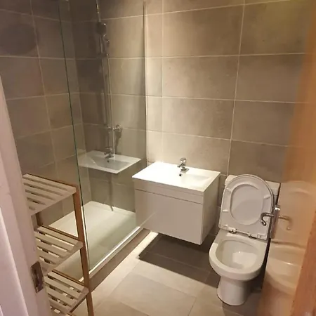 In The Heart Of 2 Bedrooms Apartmán *
