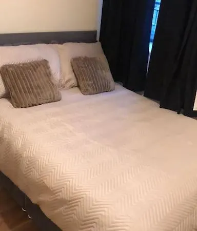 In The Heart Of 2 Bedrooms Apartmán *